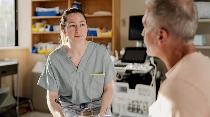 Health care provider speaking to patient 