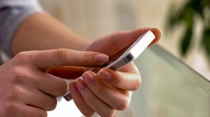Hands holding a phone 